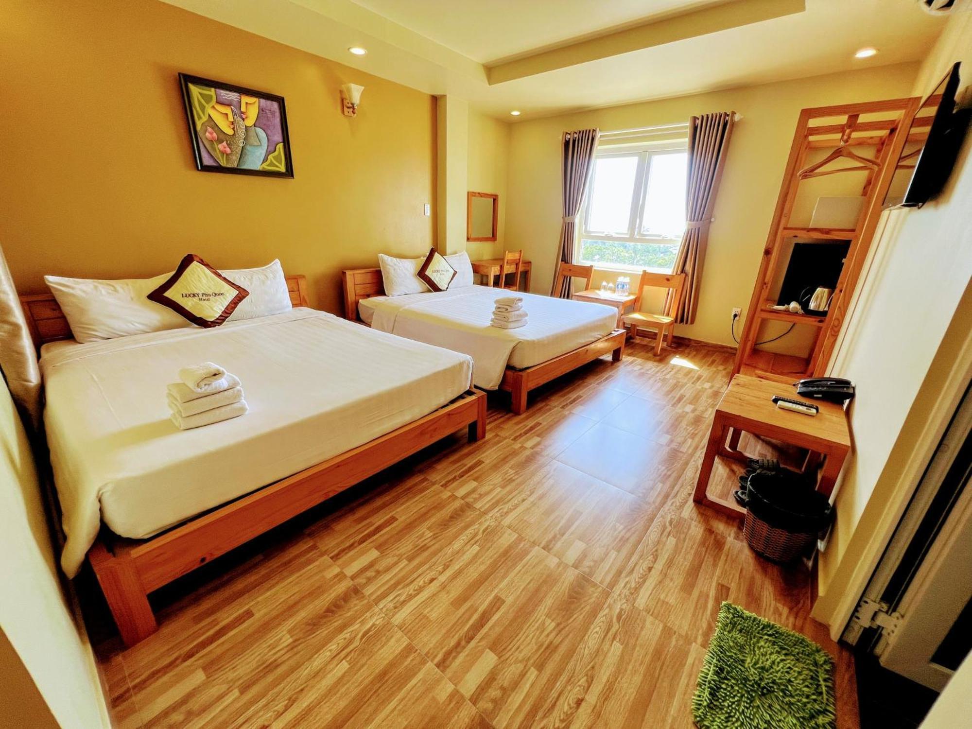 Lucky Phu Quoc Hotel Exterior photo