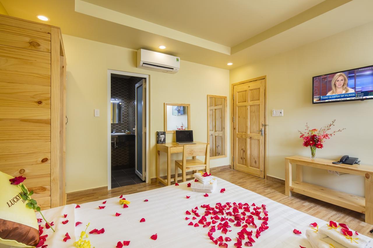 Lucky Phu Quoc Hotel Exterior photo