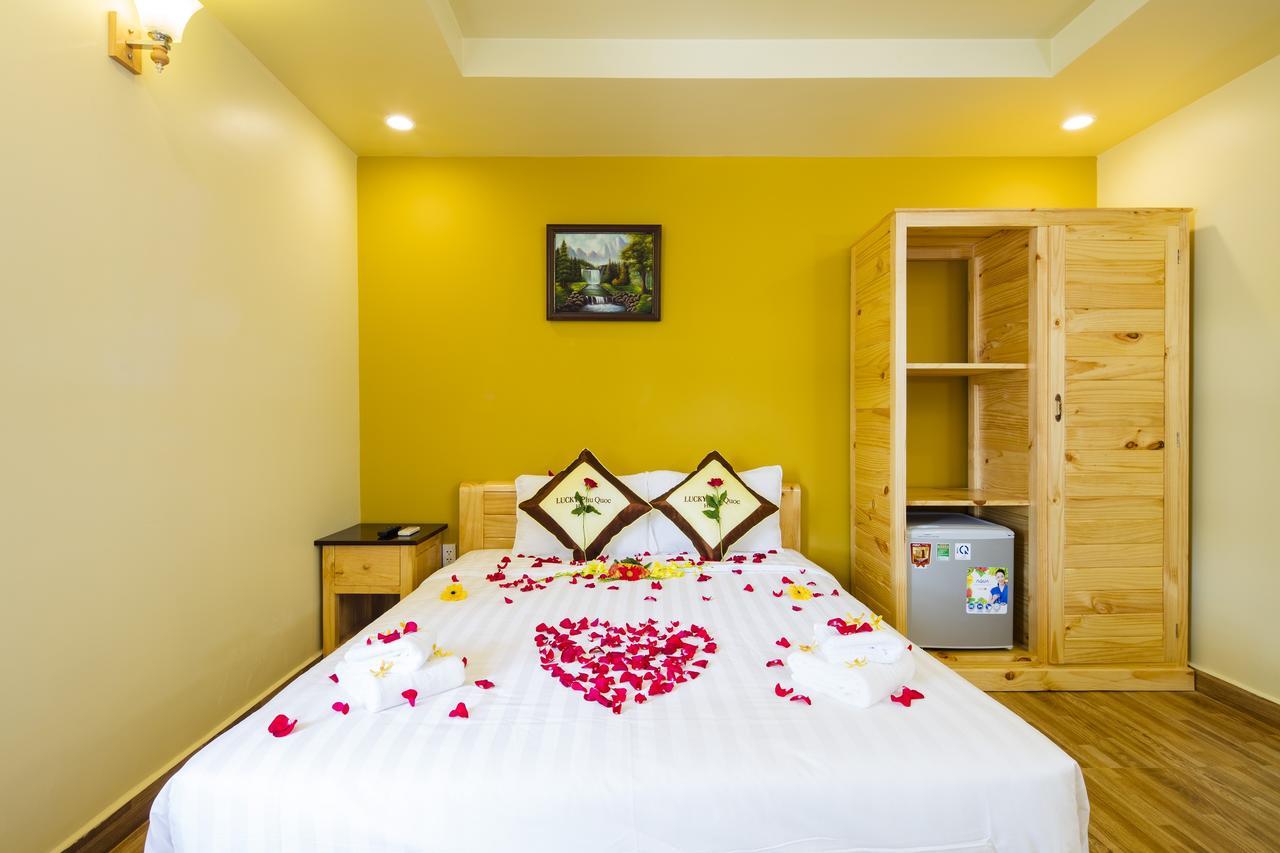 Lucky Phu Quoc Hotel Exterior photo