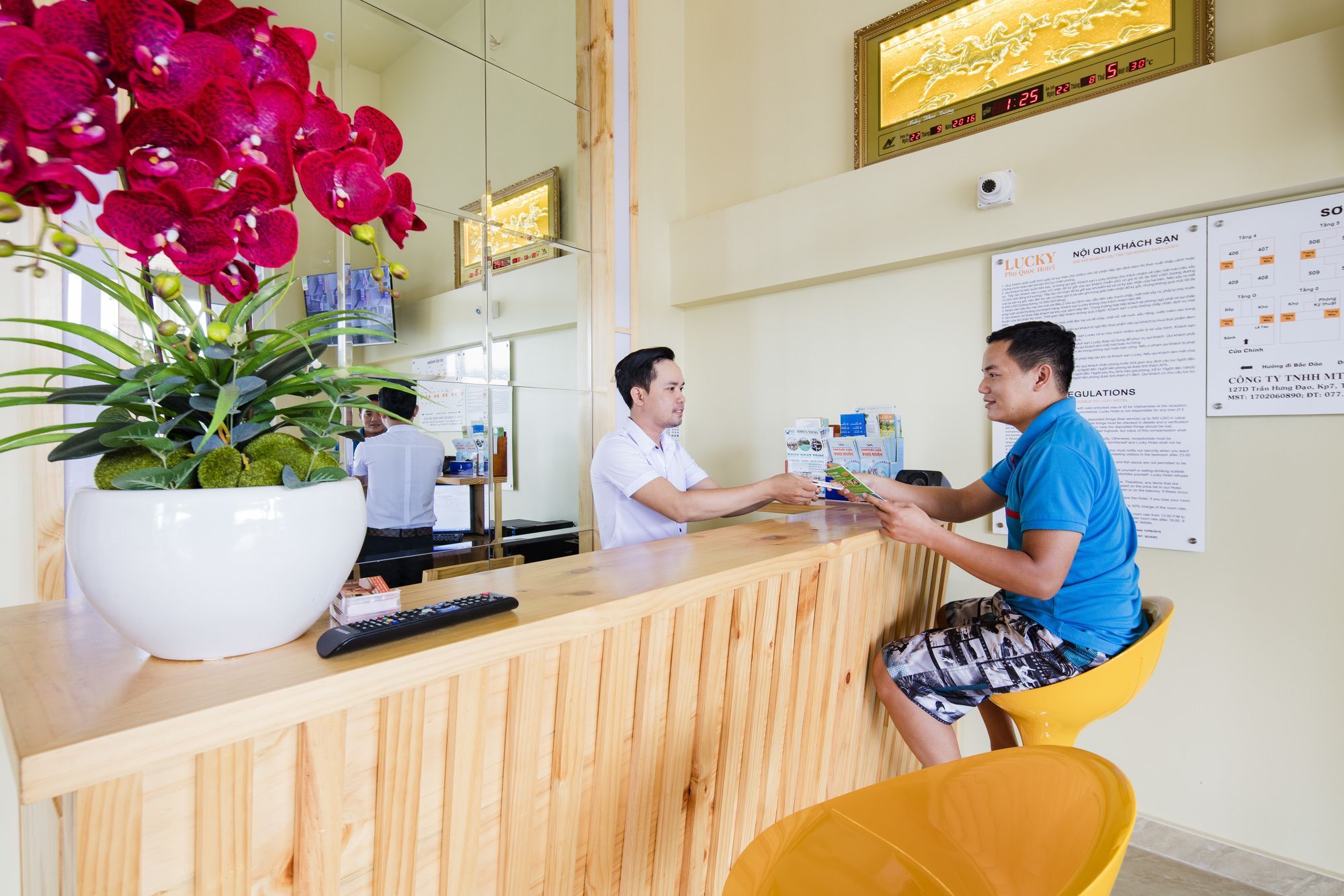 Lucky Phu Quoc Hotel Exterior photo